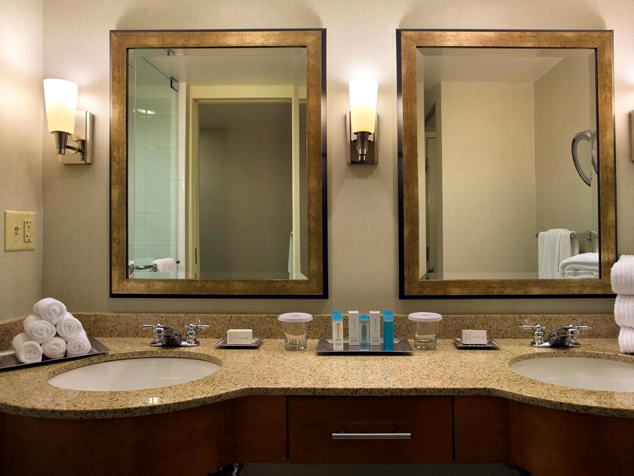 Отель Doubletree By Hilton Hartford Downtown Экстерьер фото