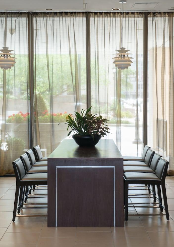 Отель Doubletree By Hilton Hartford Downtown Экстерьер фото