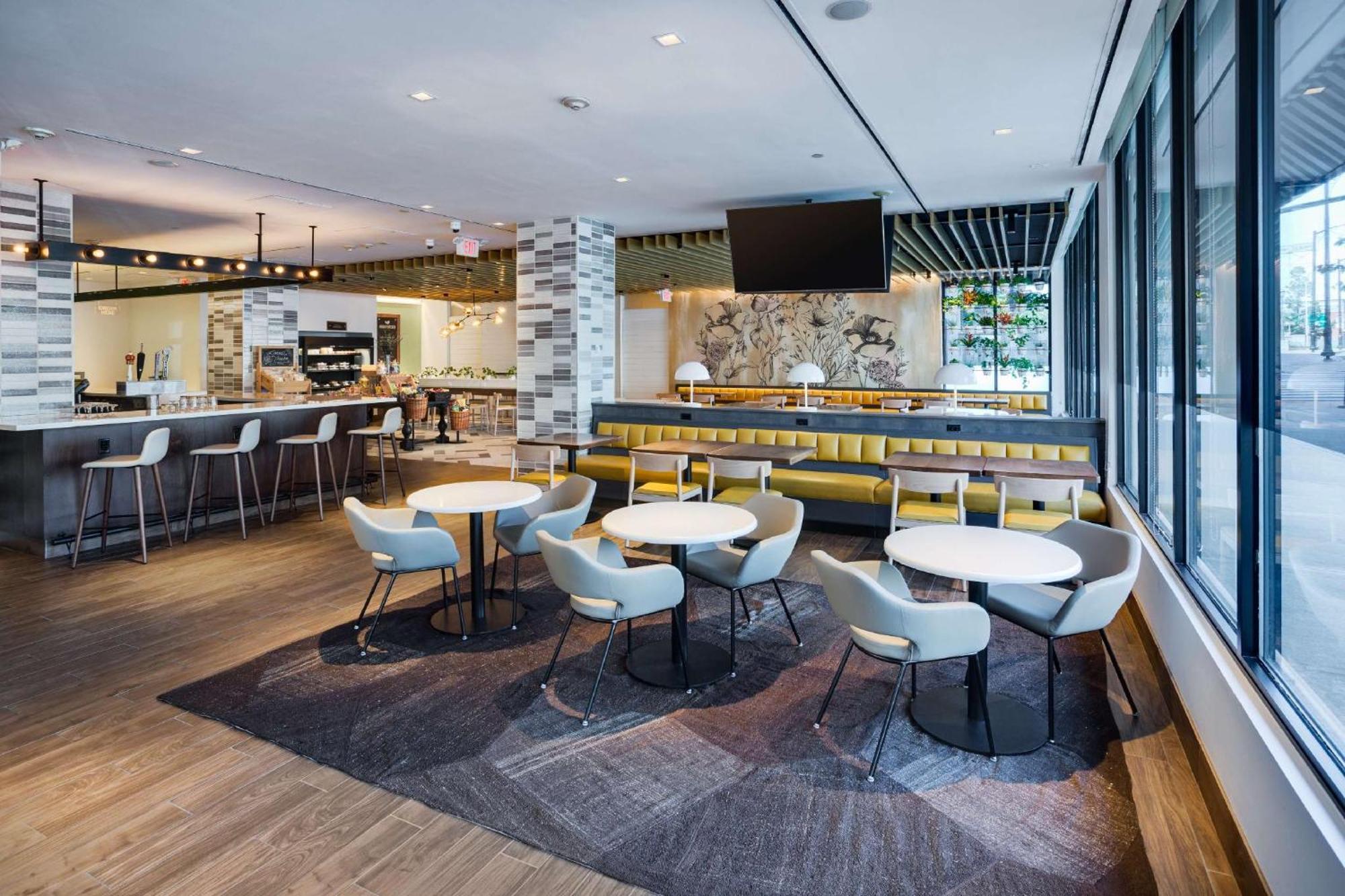 Отель Doubletree By Hilton Hartford Downtown Экстерьер фото