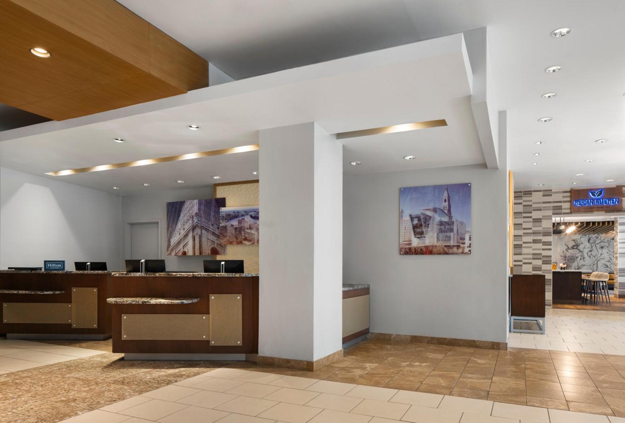 Отель Doubletree By Hilton Hartford Downtown Экстерьер фото