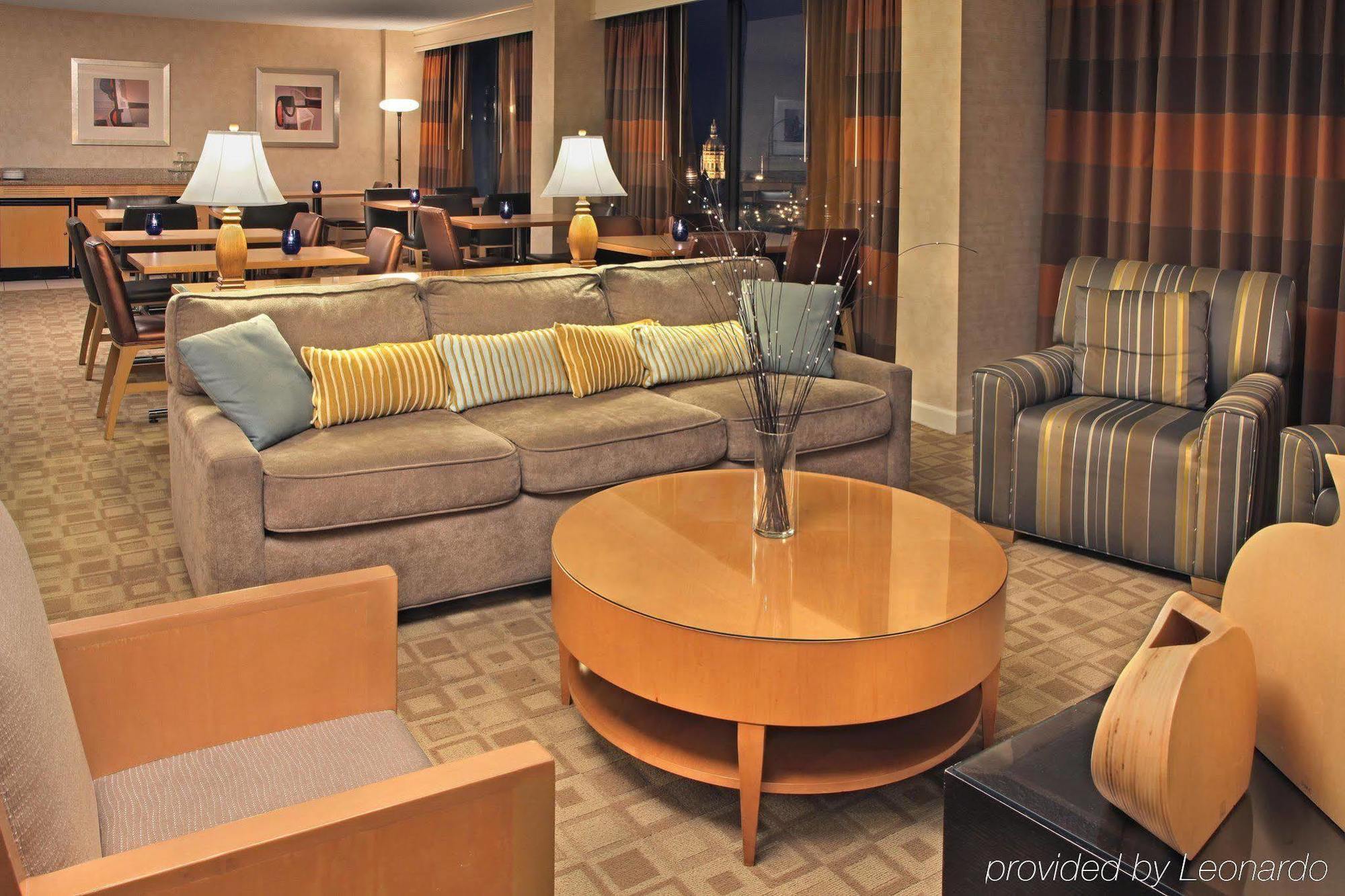 Отель Doubletree By Hilton Hartford Downtown Интерьер фото